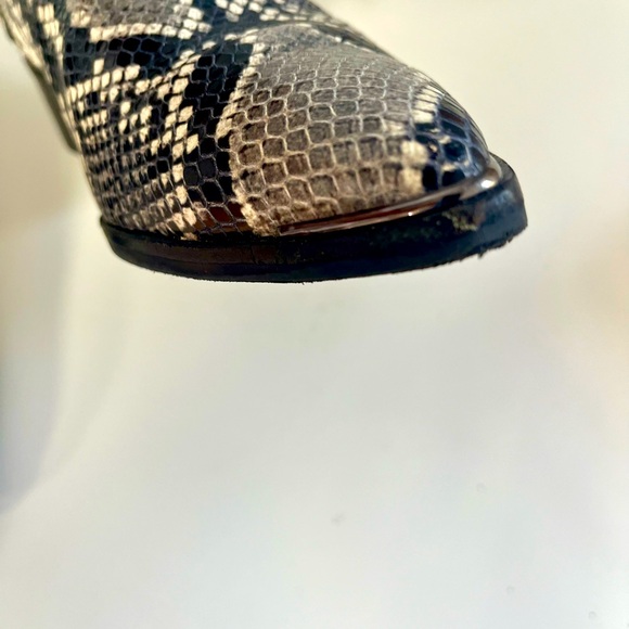 Marc Fisher Chelsea Snake Skin Boot.size 8.50 M - Picture 6 of 7